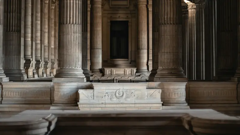 Neoklassizistische Säulen im Justizpalast von Brüssel