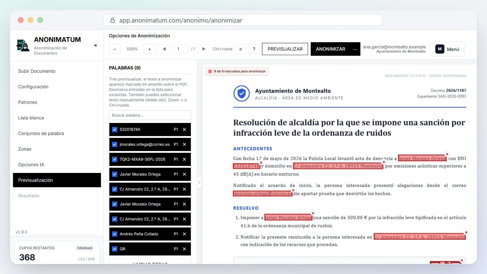 Resolución sancionadora ficticia revisada antes de publicar: interesado, DNI, domicilio, correo, CSV y QR marcados; fechas e importe visibles.